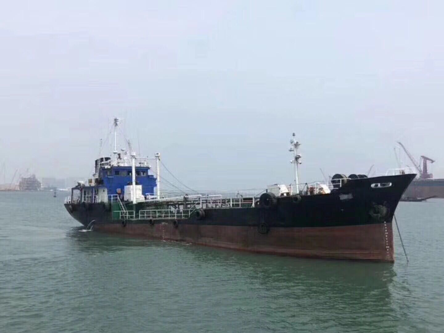 出售日本700吨油船