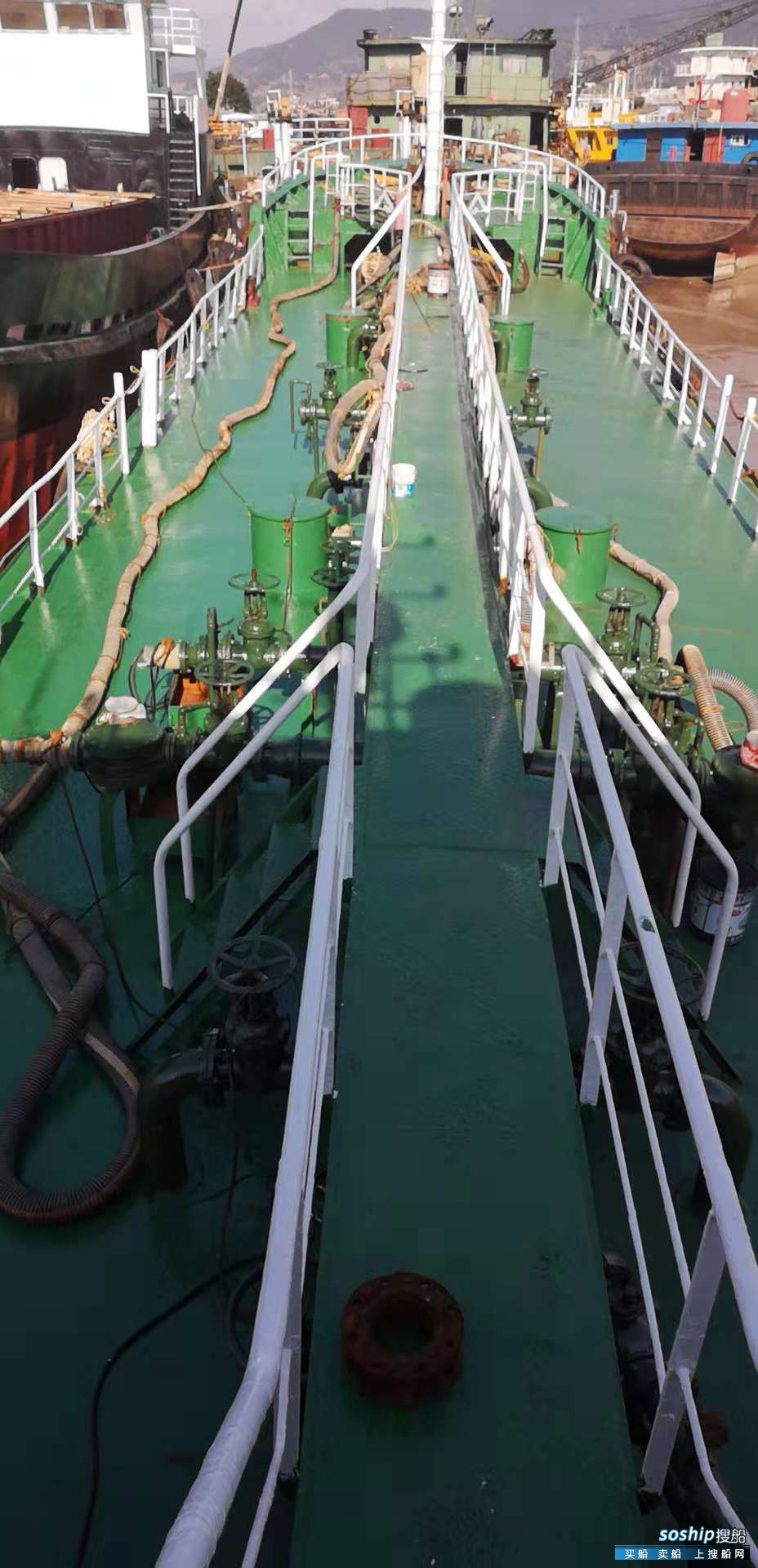 520吨油船