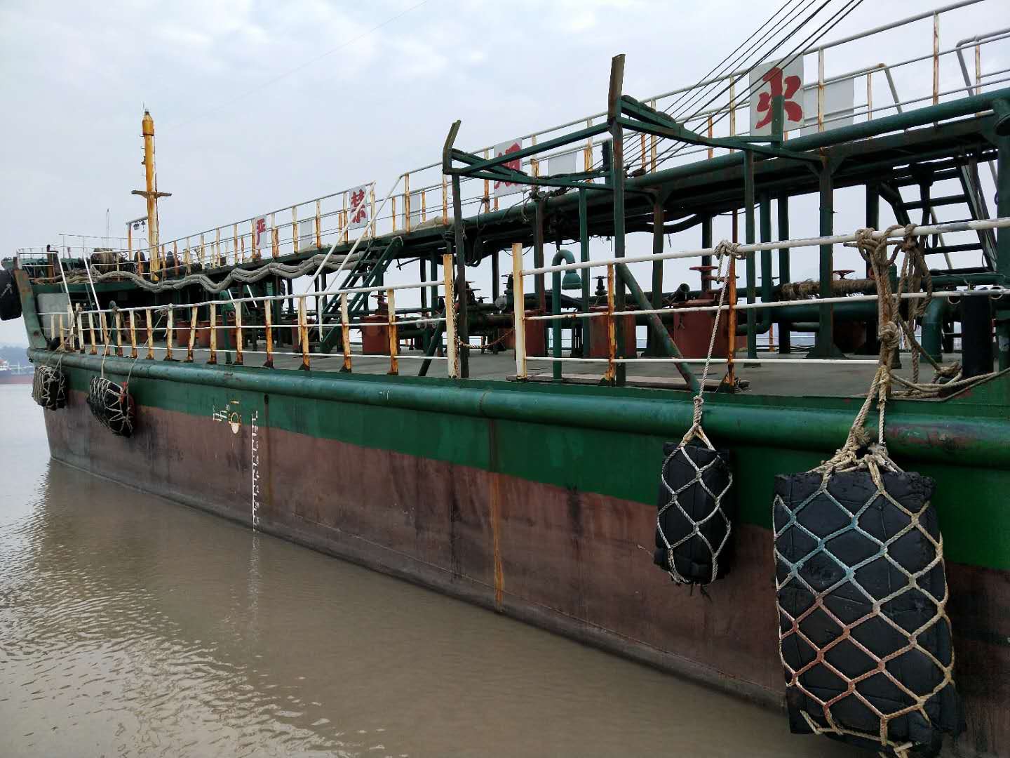 出售2011年造550吨正规轻油船