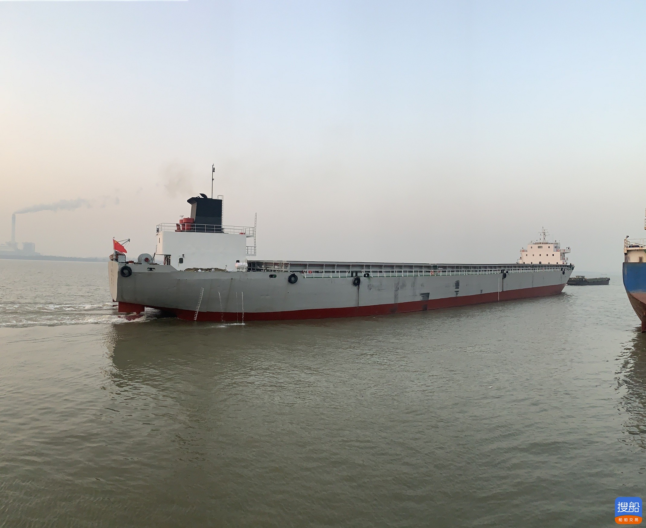出售2016年造7336吨702标箱前驾驶沿海敞口集装箱船