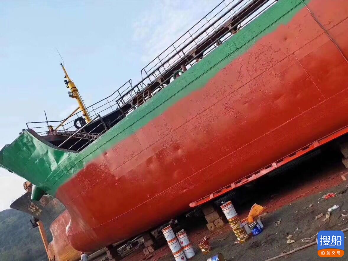 出售1000吨轻油船