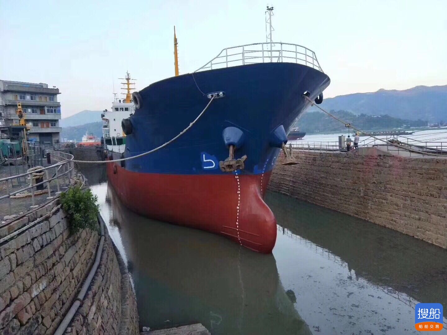 出售3200吨油船