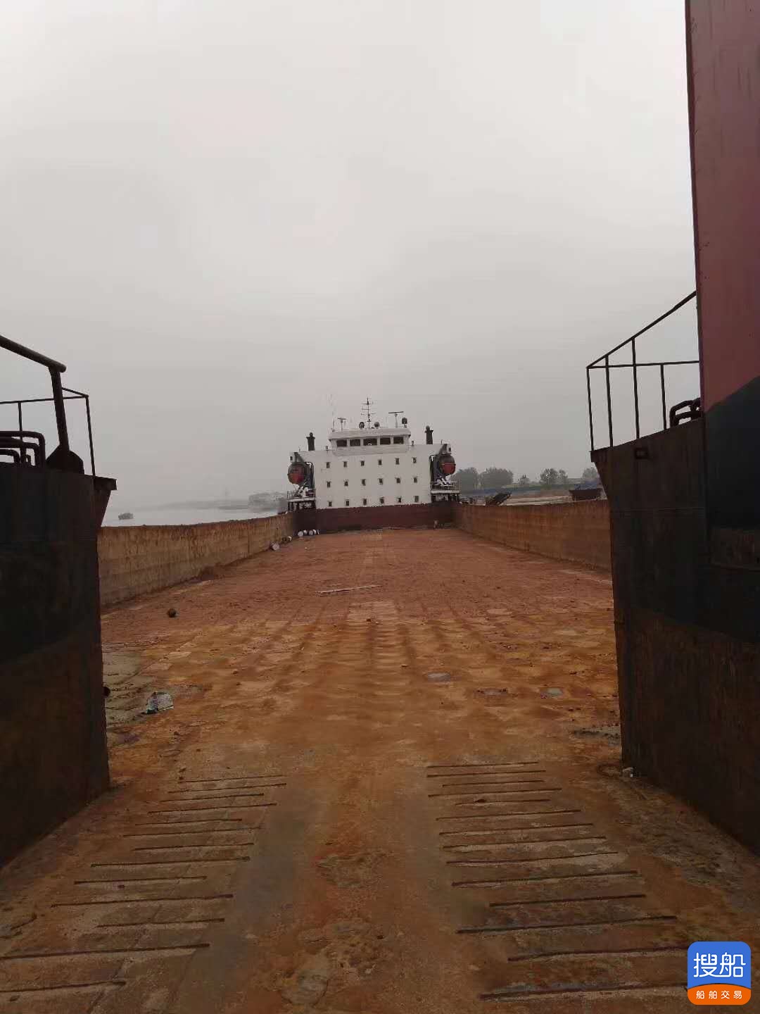 出售2011年造5000多吨近海甲板驳船