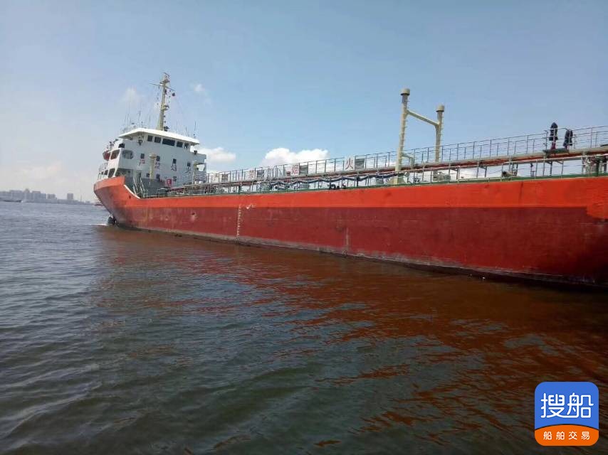 2400吨油船
