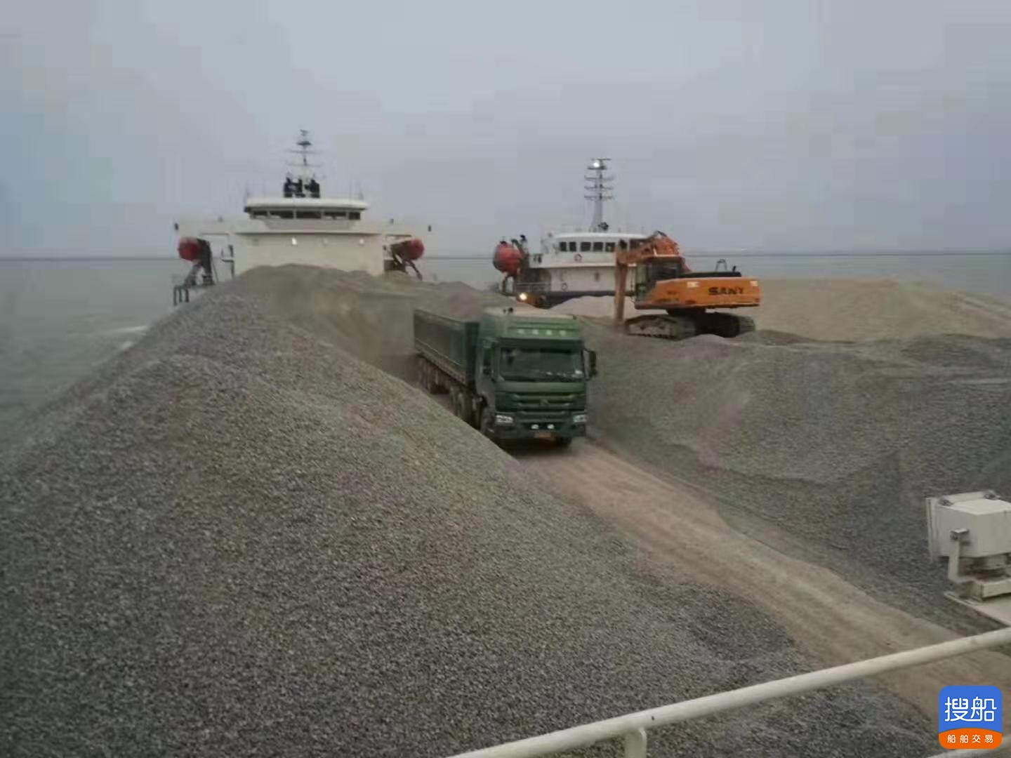 出售2016年造7520吨前跳板后驾驶近海甲板驳船