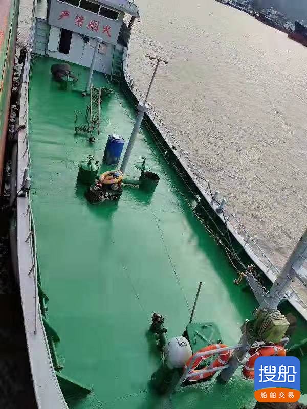 200吨带证油船