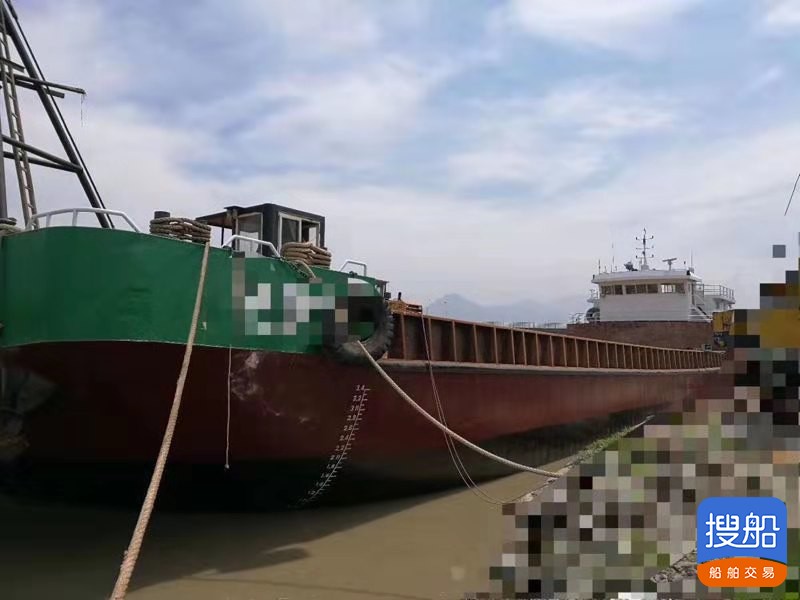 出售2012年和2015年造实装2000吨的沿海甲板驳