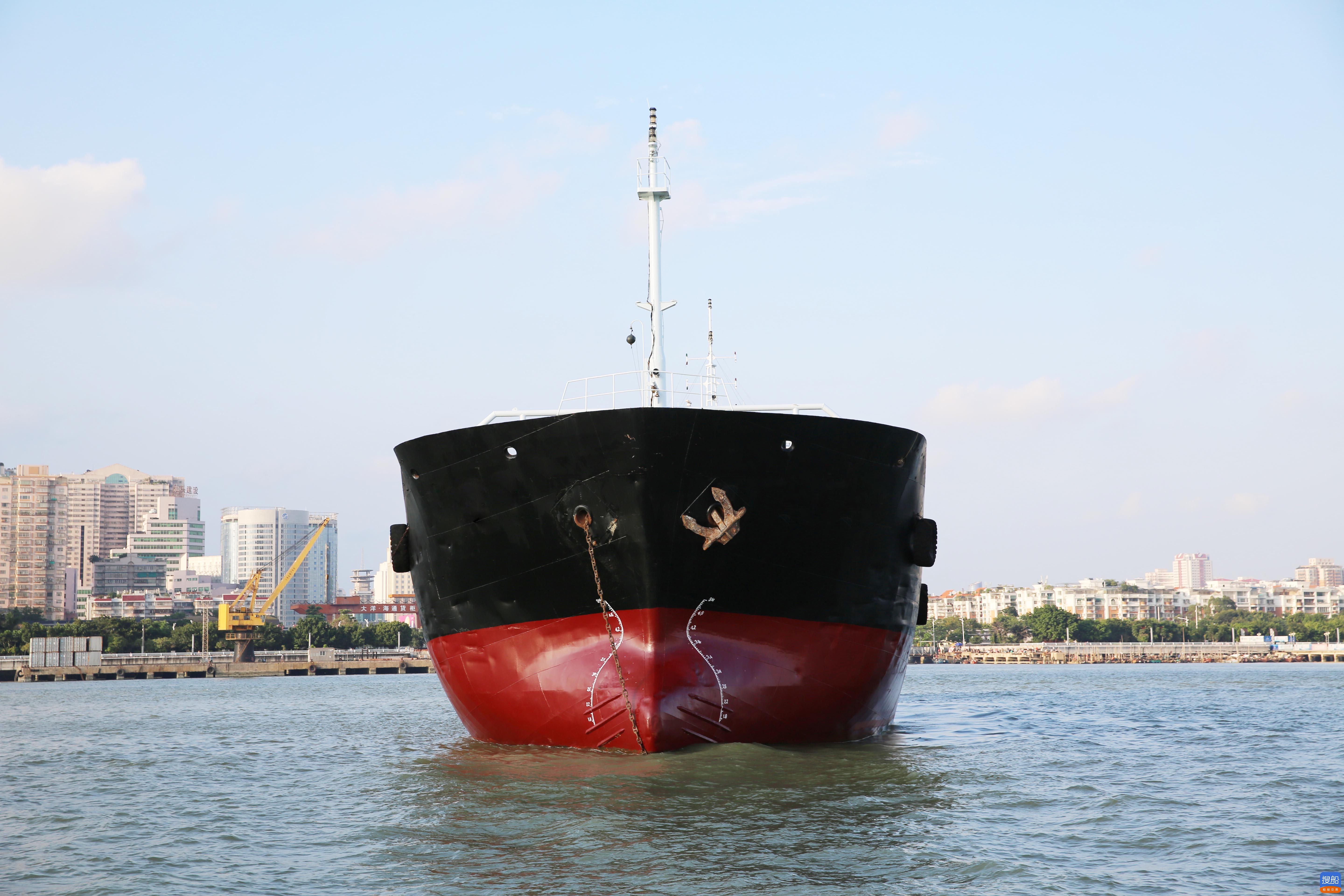 出售2010年造实装2000多吨的沿海集装箱船