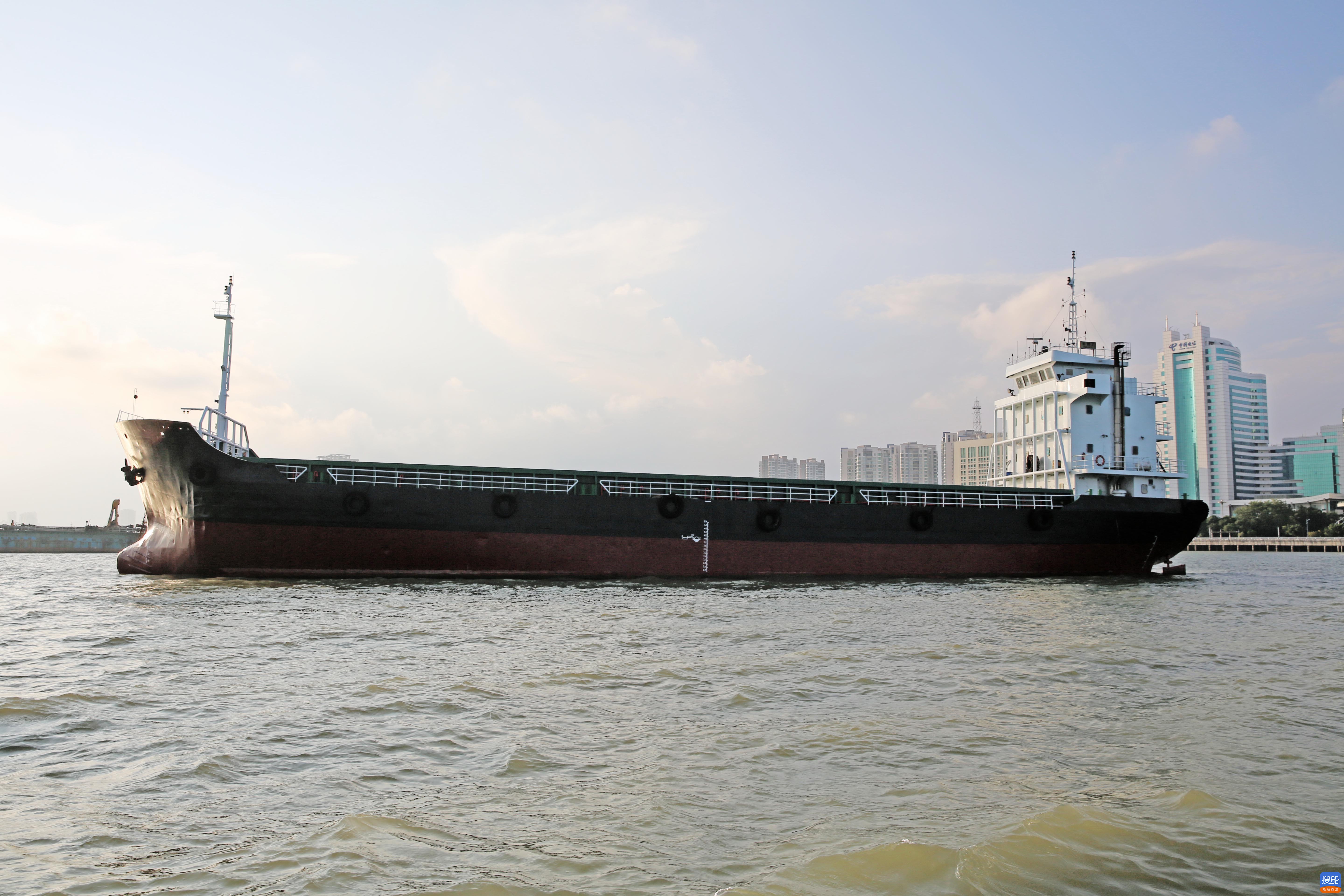 出售2010年造实装2000多吨的沿海集装箱船