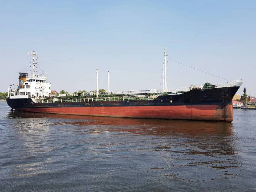 出售88年 2100吨日本油船