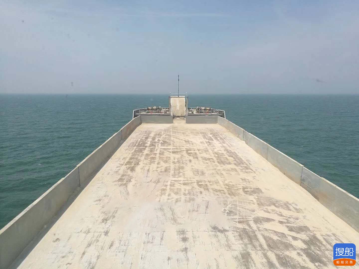 出售2016年造7520吨前跳板后驾驶近海甲板驳船
