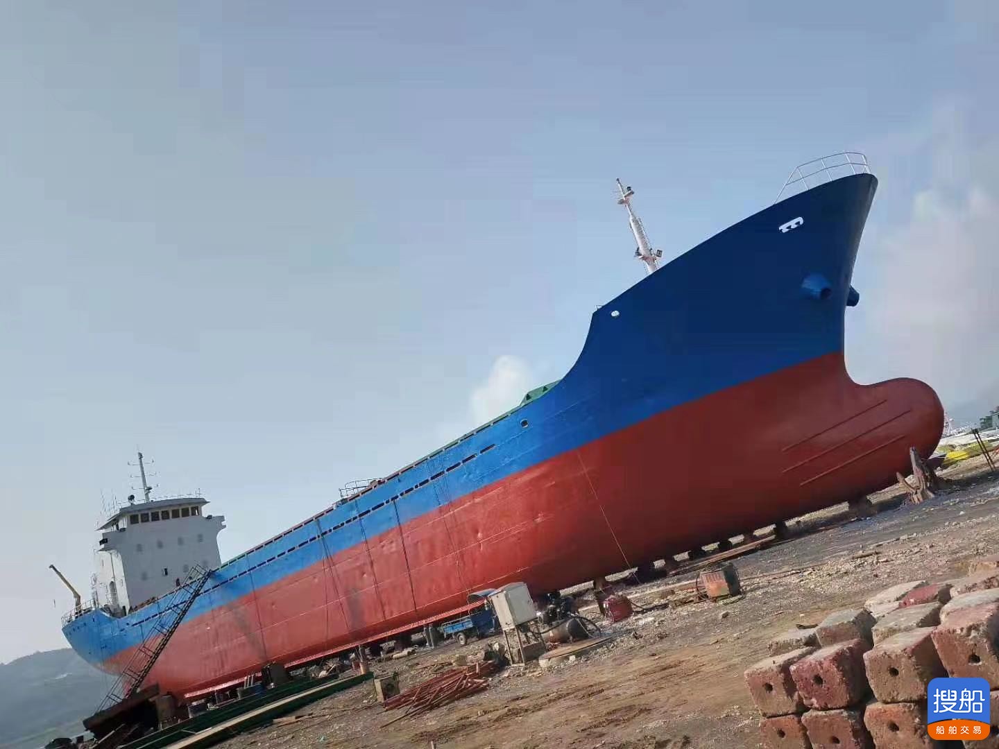 出售2600吨货改集装箱船