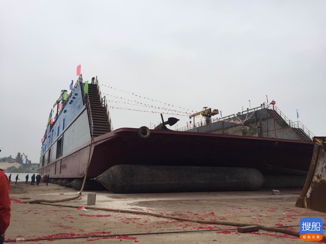2016年造2200吨举力浮船坞