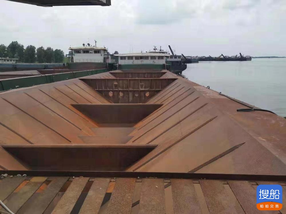 出售2016年造内河B级2300吨自卸沙船