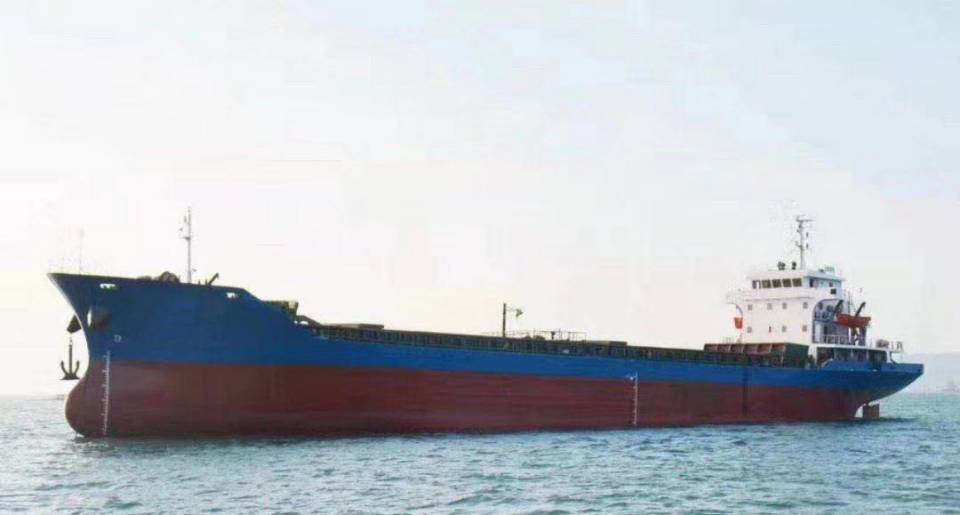 出售2009年5000吨货船