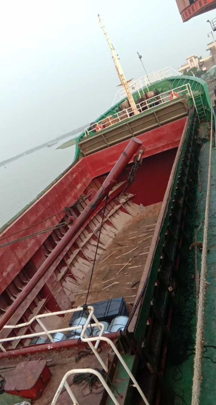 出售3200吨货船