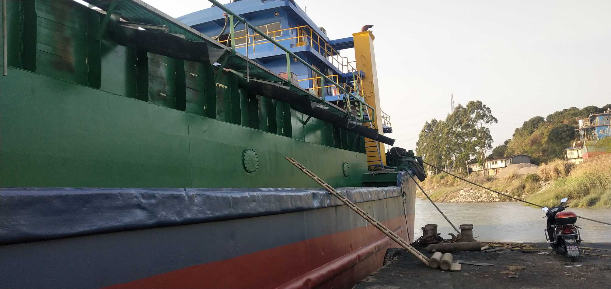 出售2014年10月4300吨自吸自卸砂船