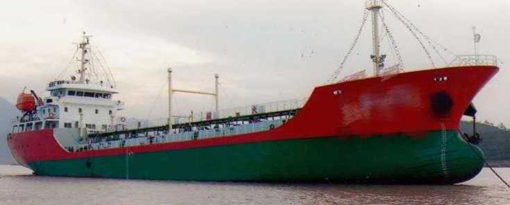 3000吨油船