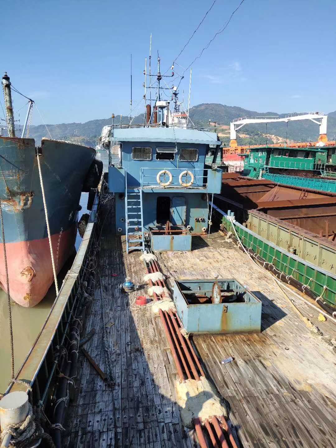 450吨油船