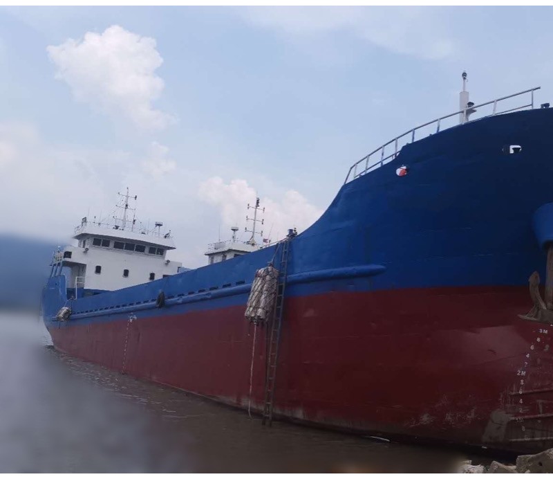 出售1100吨货船