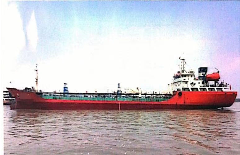 出售2900吨一级油船