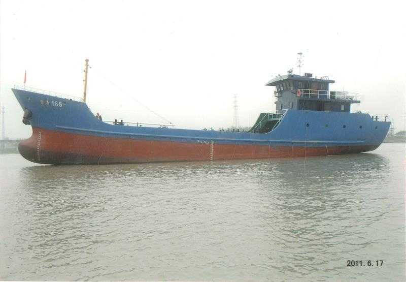 双底单壳污油水回收船青岛交船