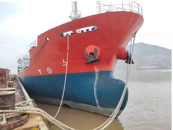 出售5000吨油船