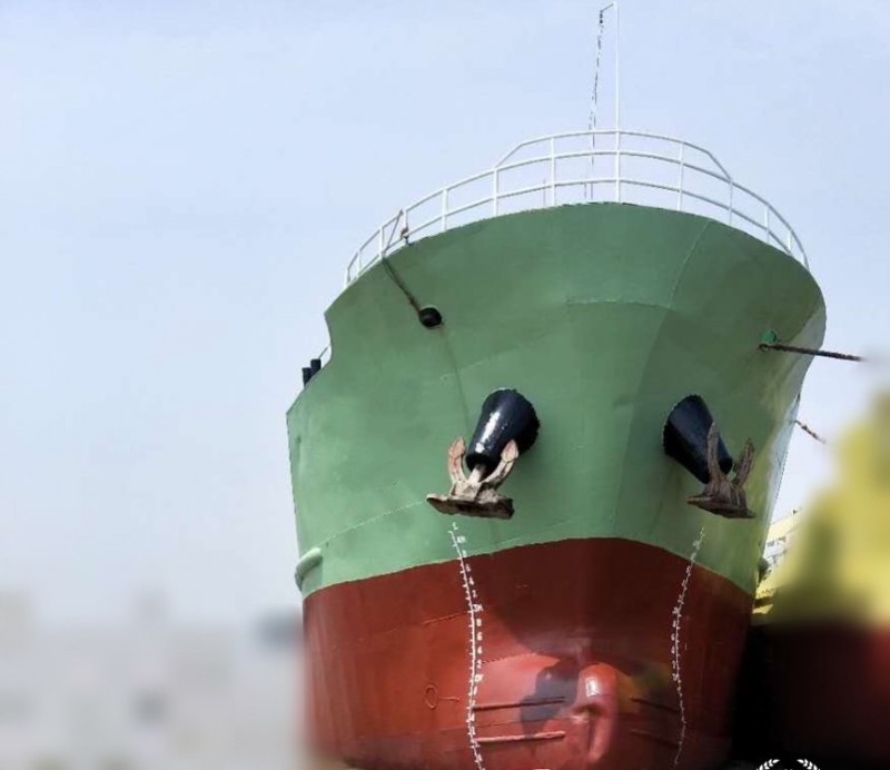 出售2010年1000吨双壳轻油船