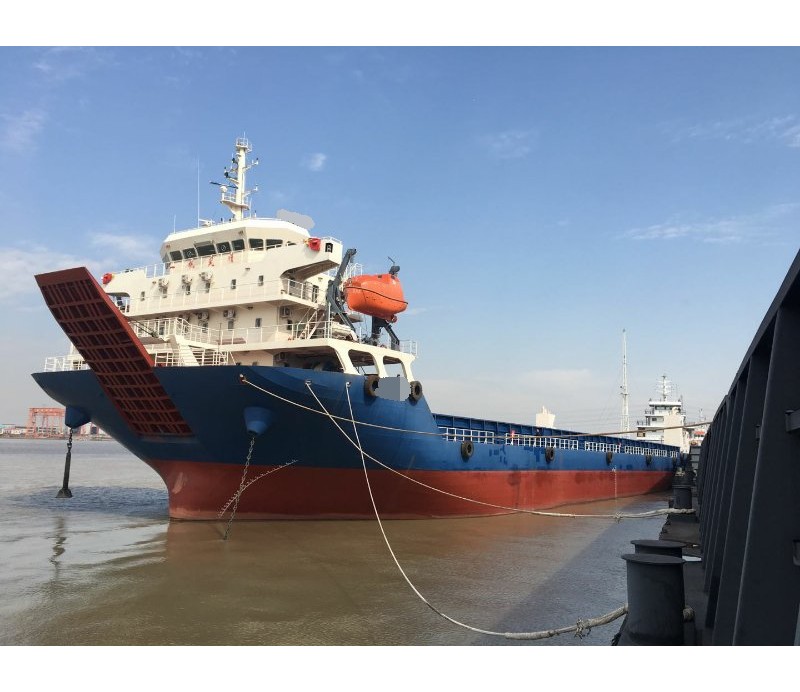 出售2016年造8300吨近海前驾驶前跳板甲板驳船