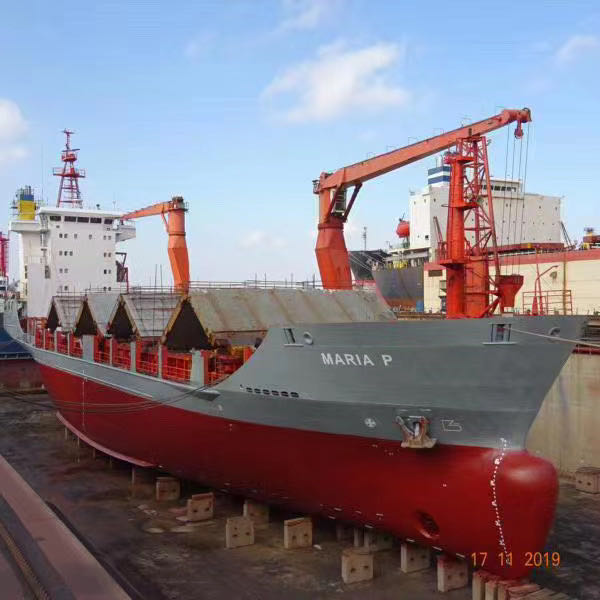2000年5550载重吨集装箱船