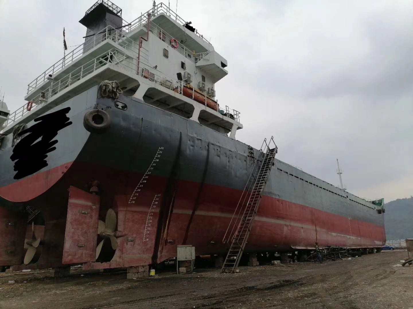 出售2700吨集装箱船