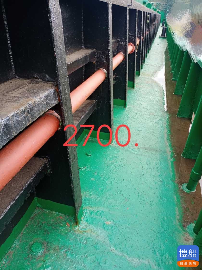 低价出售:05年造集装箱船