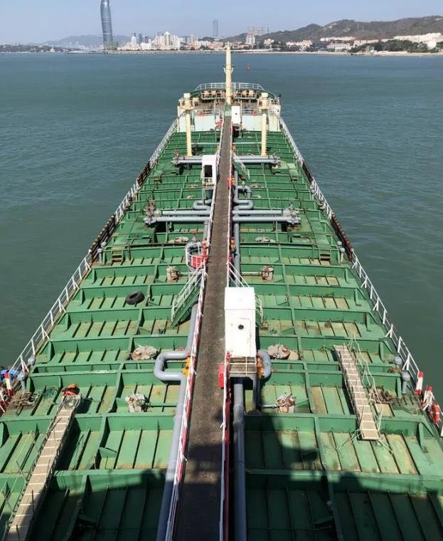 出售8700吨油船