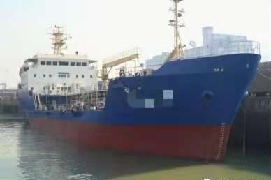 出售2200吨油船