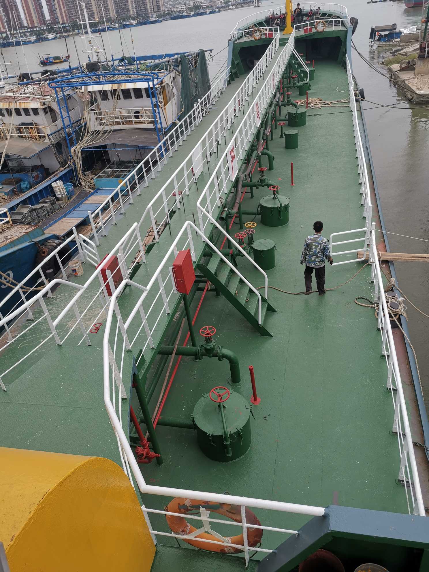 1000吨油船