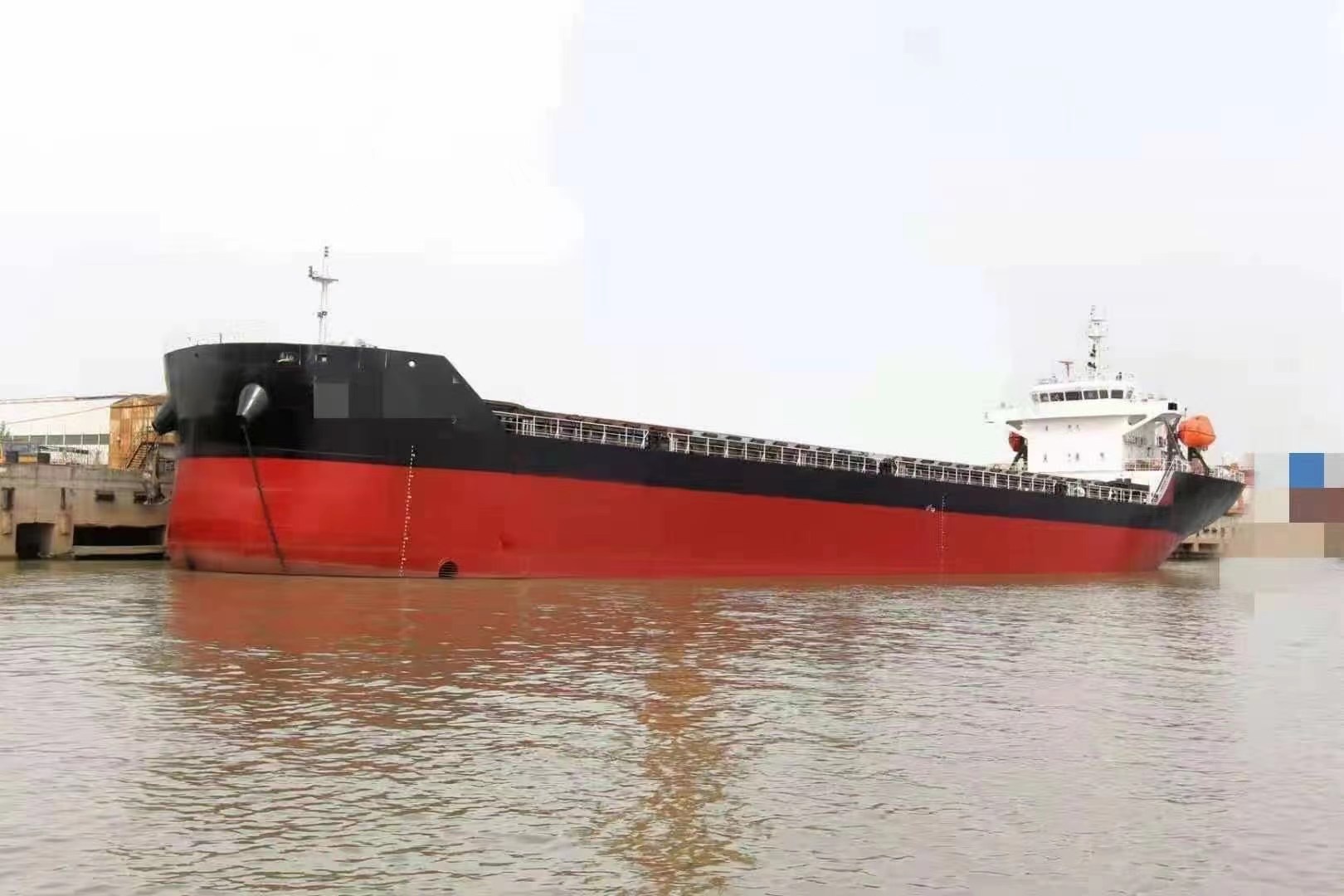 出售13700吨集装箱船