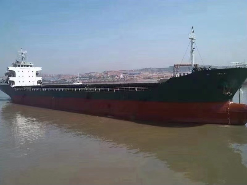 出售8300吨散货船