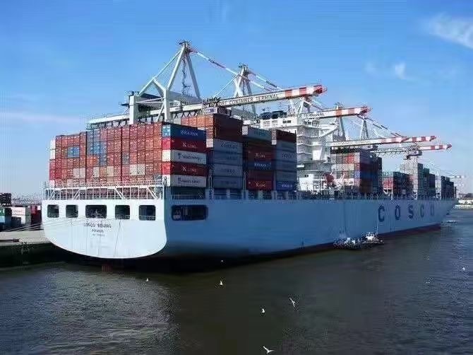 售22000吨双底双壳集装箱船
