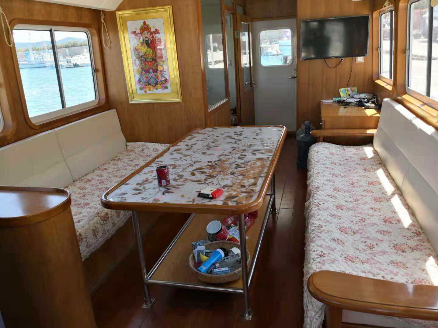 商务钓鱼艇