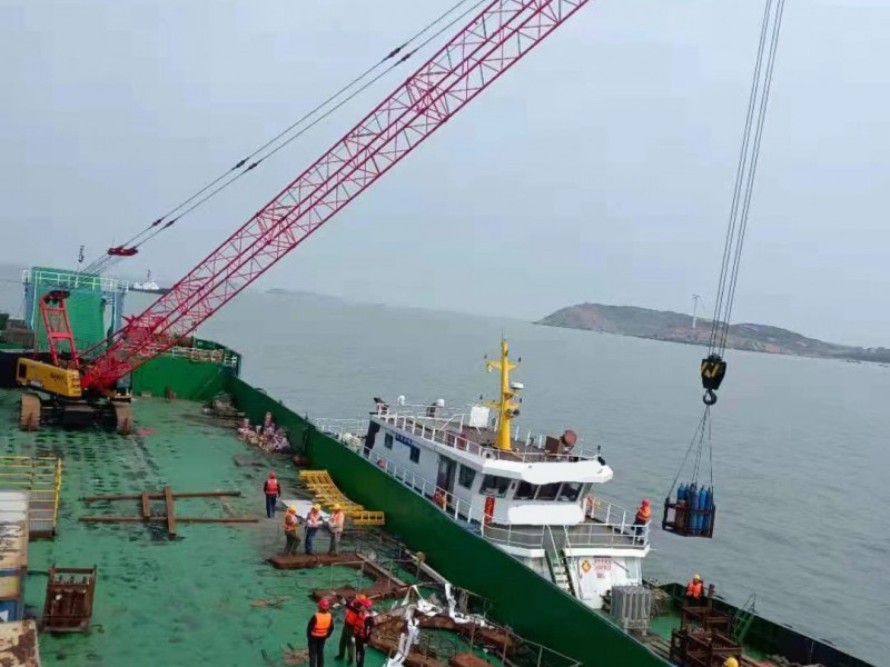 出售2015年造4000吨沿海甲板驳船