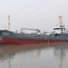 520吨污油船