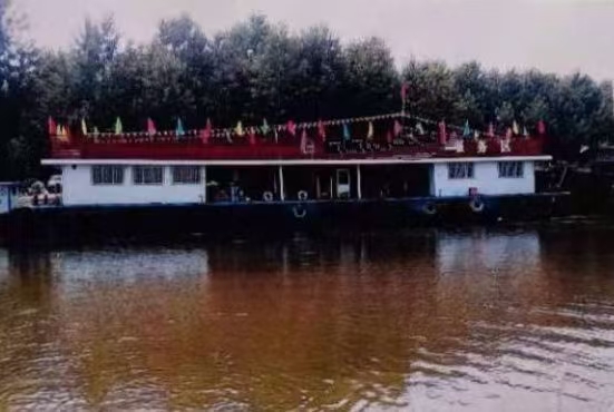 出售:2015年造内河加油囤船