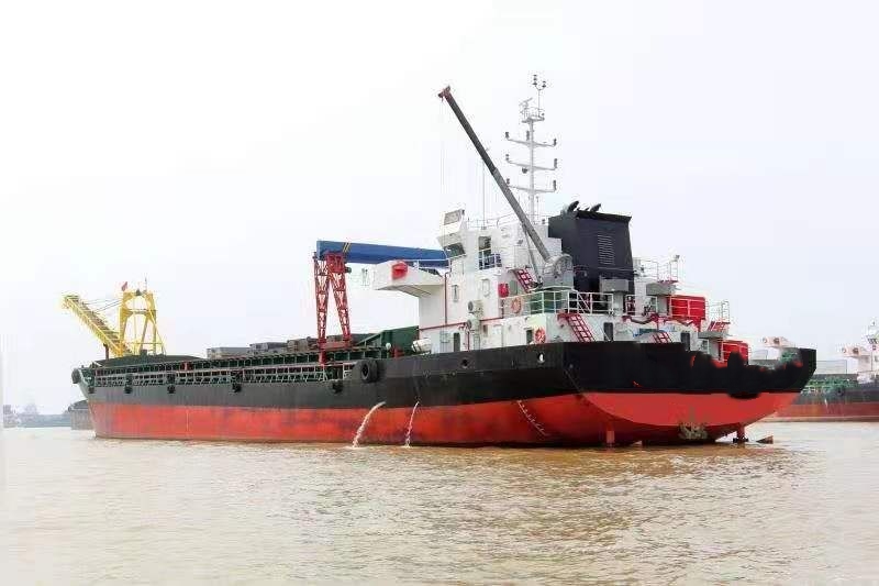 2019年8月扬州造5500吨沿海自卸砂船