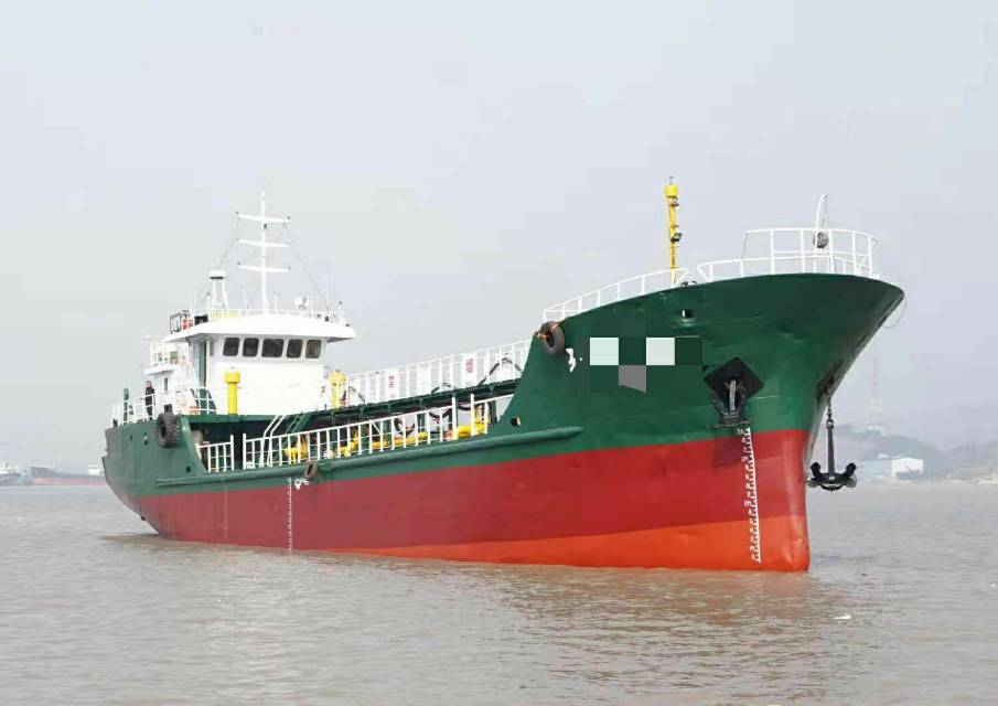 550吨重油船