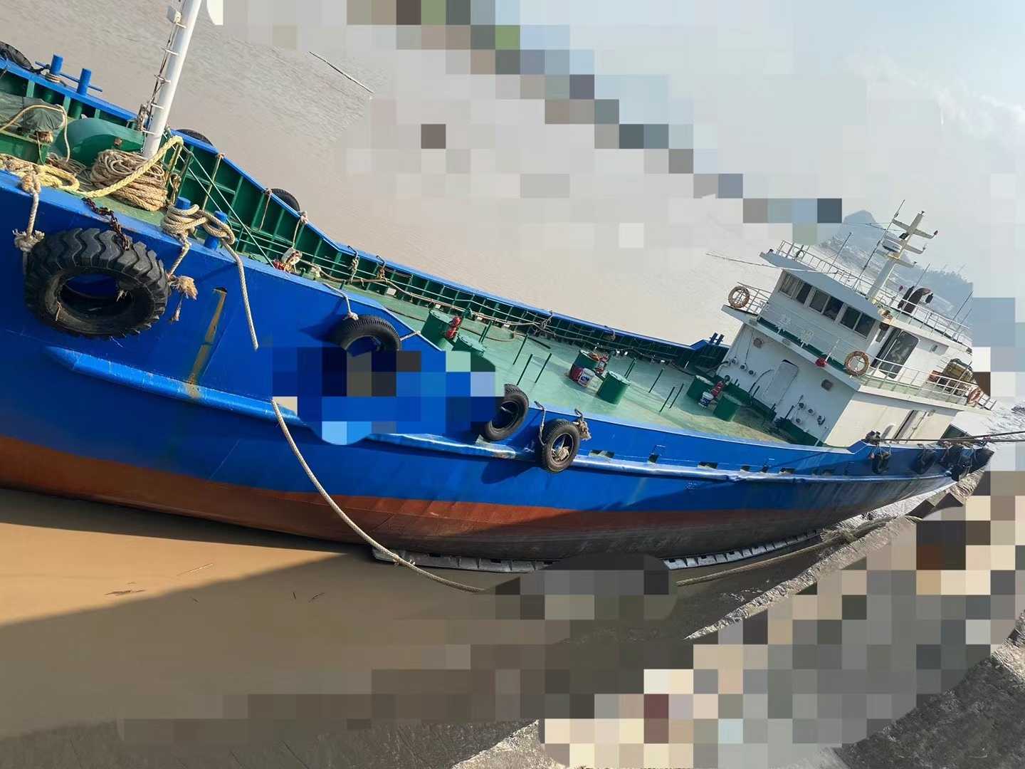 330吨油船