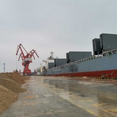 月／年租散货船拉石子