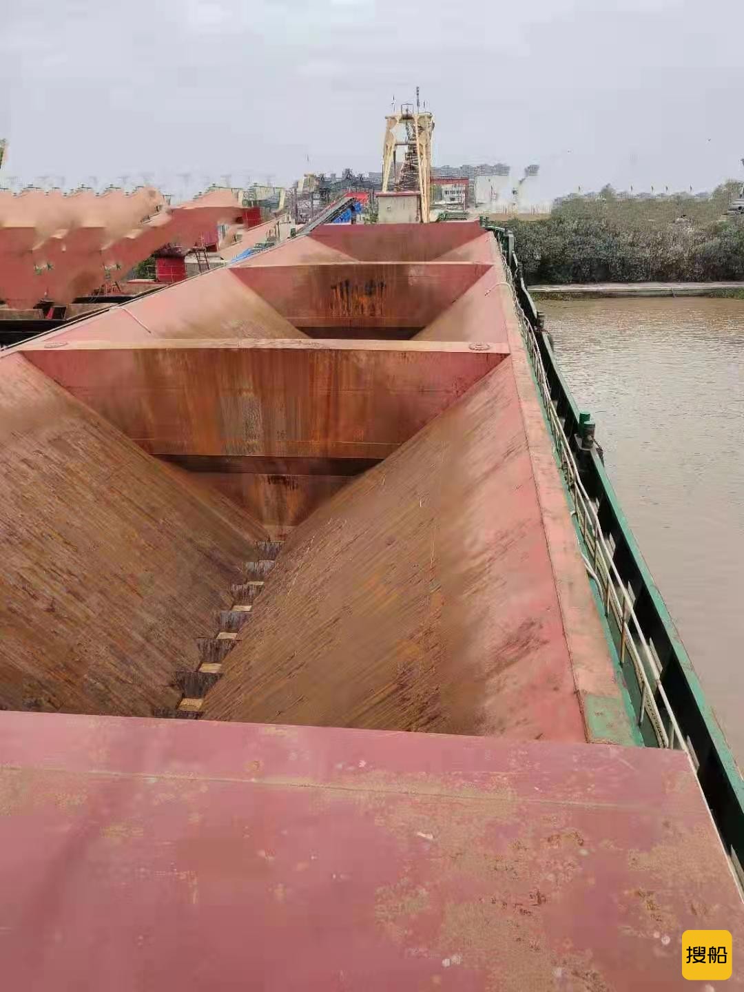 售;2017年沿海2500吨自卸砂船