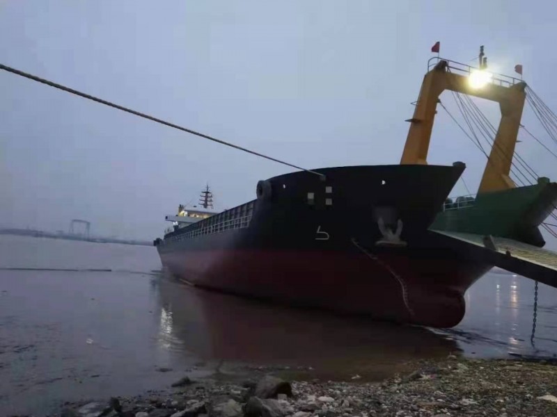 出售2015年10月8500吨后驾驶甲板驳船