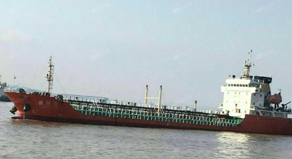 出售4300吨油船