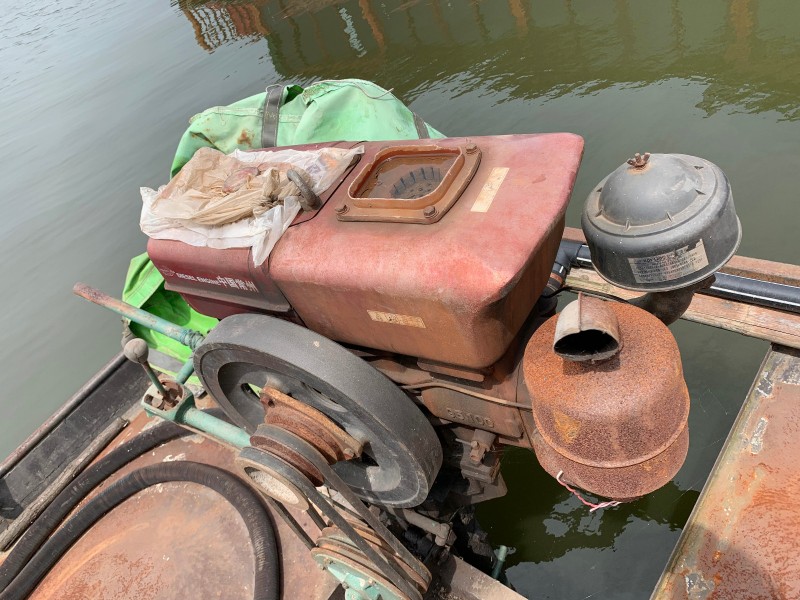 低价出售  运垃圾船  柴油机